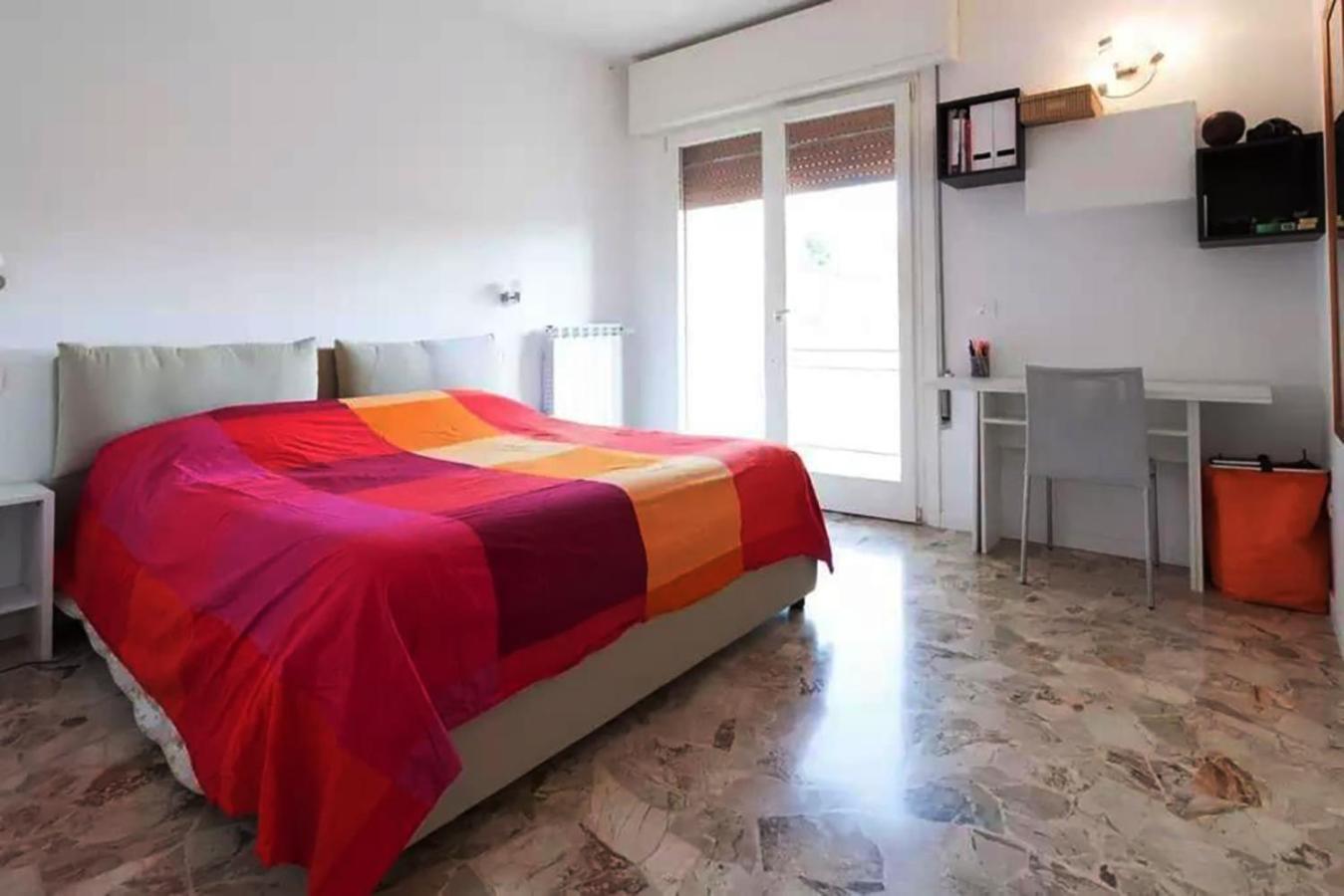 A Soli 15 Minuti Da Venezia Bus Sotto Casa Местре Экстерьер фото